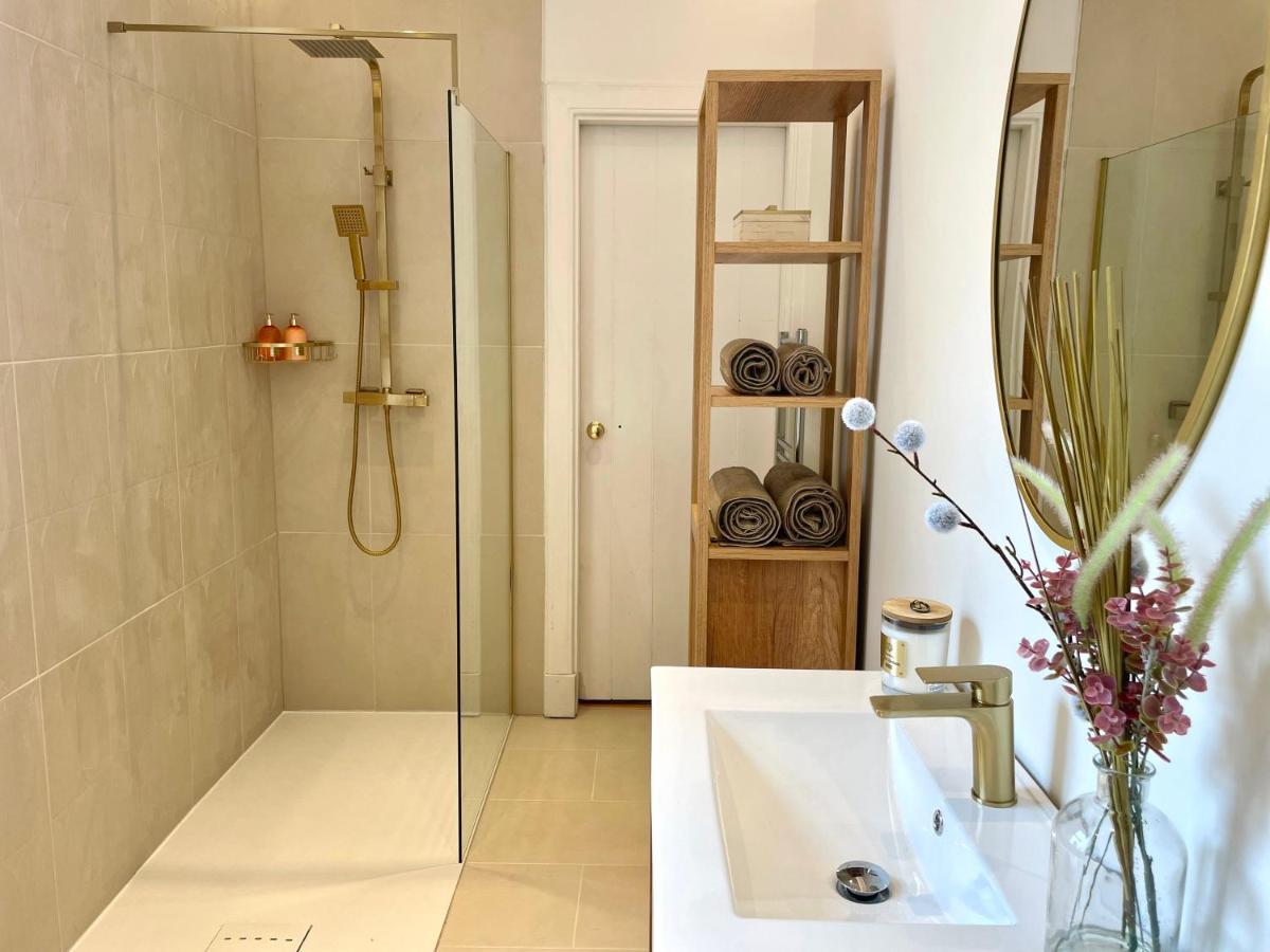 Stylish & Chic Central Apartment With Hot Tub Perth Kültér fotó